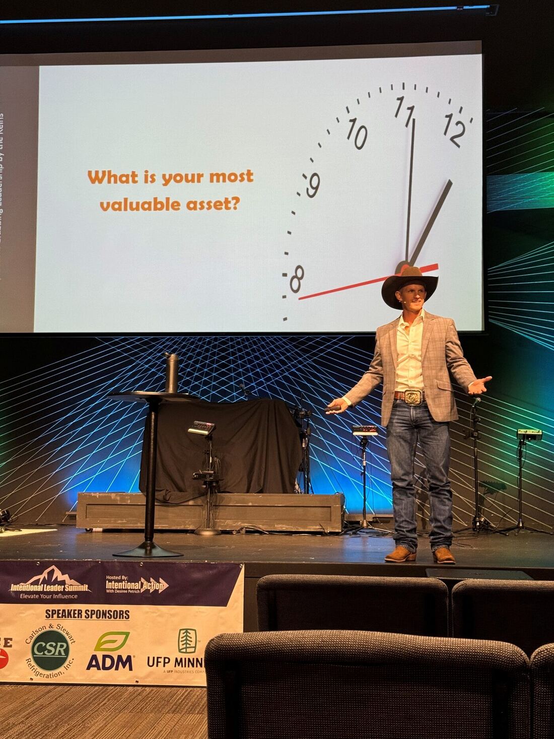 Jon Anderson speaking to a leadership audience
